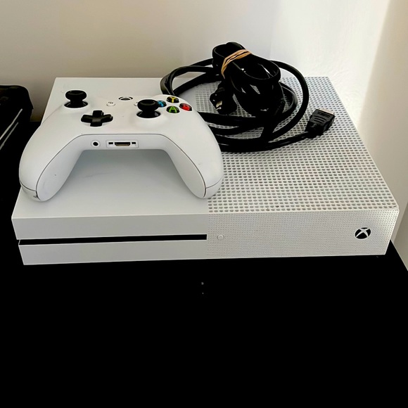 It’s brand new jus a couple scratches - Picture 1 of 3